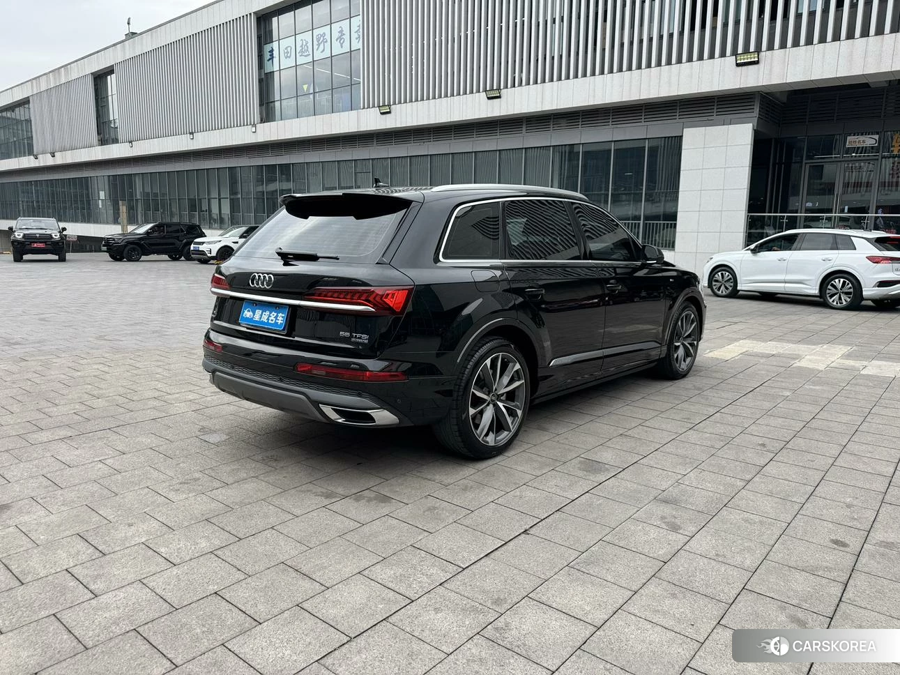 Audi Q7 2022 Черный из Китая, фото 3
