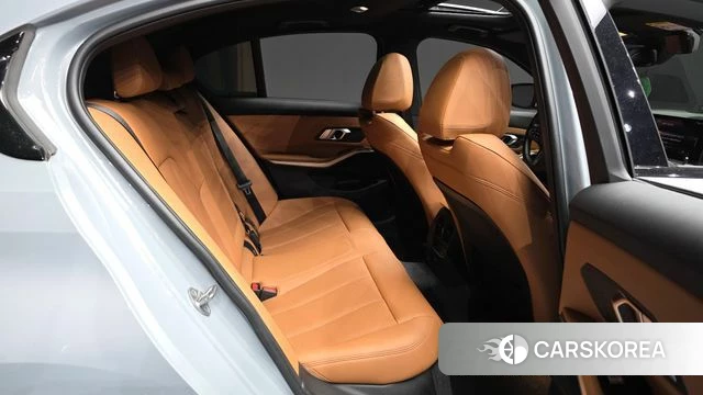 BMW 3 Series (G20) 2023 Серебристо-серый из Кореи, фото 3