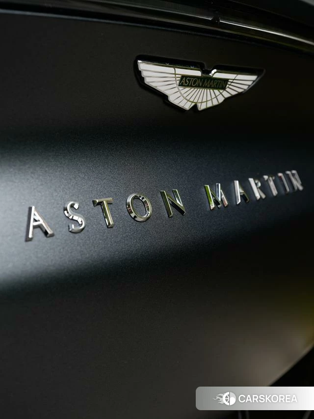 Aston Martin DBX 2026 Темно-серый из Китая, фото 3