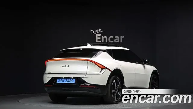 Kia EV6 2023 Белый из Кореи, фото 3