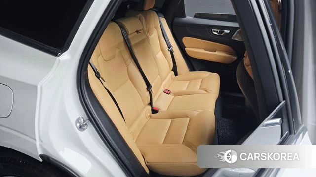 Volvo XC60 second Generation 2024 Белый из Кореи, фото 3
