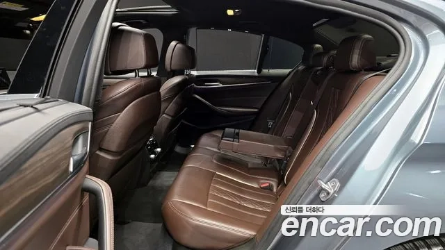 BMW 5 Series (G30) 2018 Серебристо-серый из Кореи, фото 3