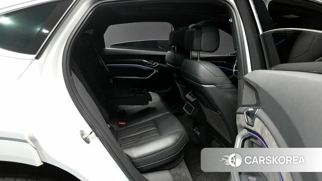 Audi e-Tron 2021 Белый из Кореи, фото 3