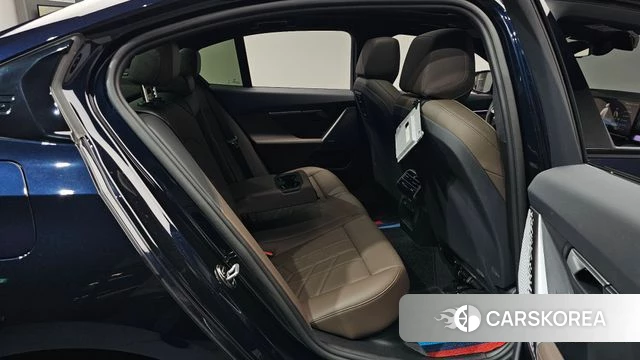 BMW 5 Series (G60) 2025 Черный из Кореи, фото 3