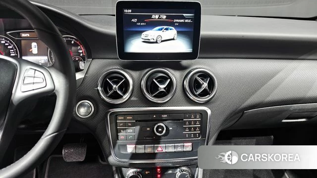 Mercedes-Benz A-Class W176 2018 Белый из Кореи, фото 3