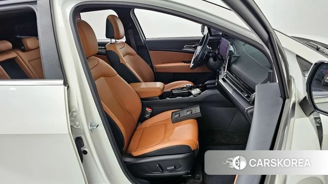 Kia Sportage 5th Generation Hybrid 2024 Белый из Кореи, фото 3