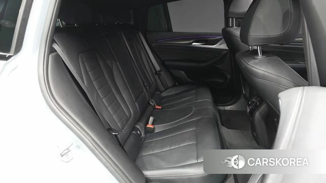 BMW X4 (G02) 2023 Светло-серебряный цвет из Кореи, фото 3