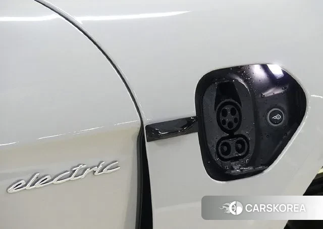 Porsche Taycan 2023 Серый из Кореи, фото 3