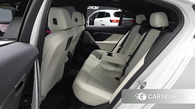 BMW 5 Series (G60) 2025 Белый из Кореи, фото 3