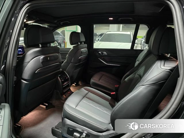 BMW X7 (G07) 2025 Черный из Кореи, фото 3