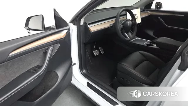 Tesla Model Y 2024 Белый из Кореи, фото 3