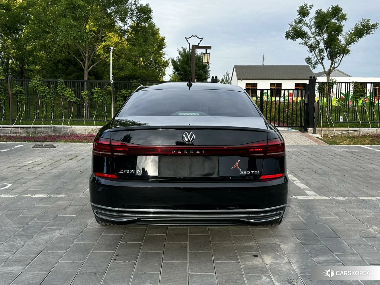 Volkswagen Passat 2023 Черный из Китая, фото 3