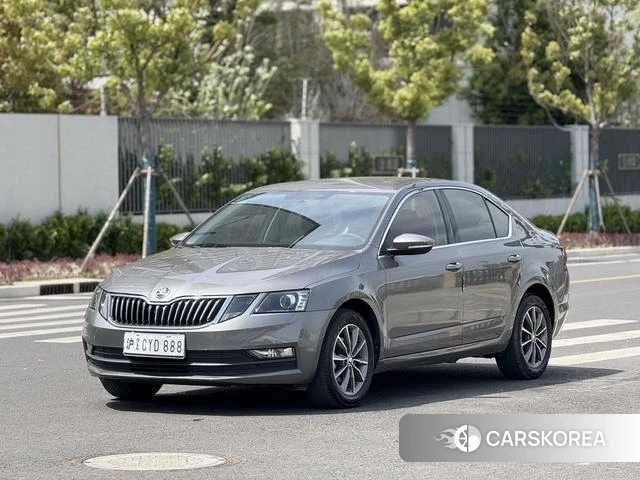 Skoda Octavia 2022 Темно-серый из Китая, фото 3