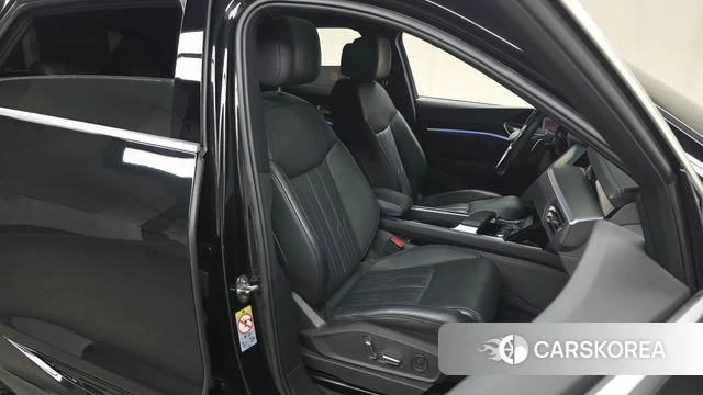 Audi e-Tron 2021 Черный из Кореи, фото 3