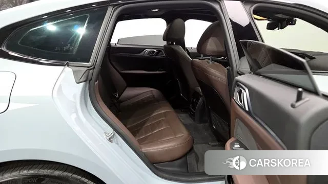 BMW i4 2022 Светло-серебряный цвет из Кореи, фото 3