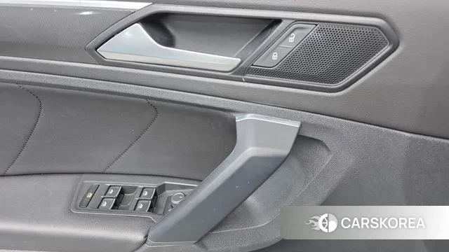 Volkswagen Tiguan second Generation 2020 Белый из Кореи, фото 3