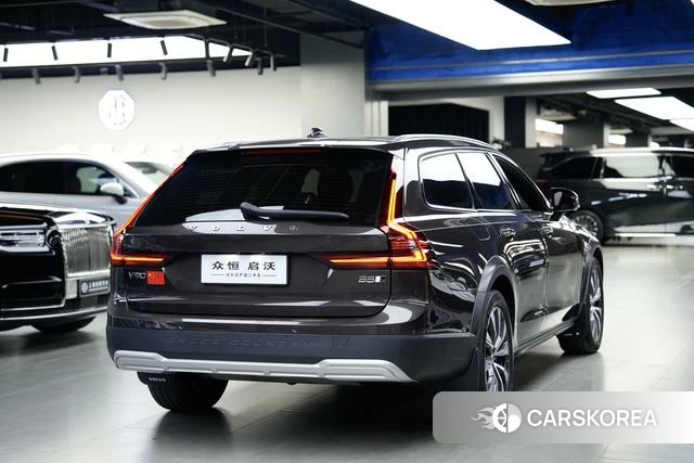 Volvo V90 2023 Темно-серый из Китая, фото 3