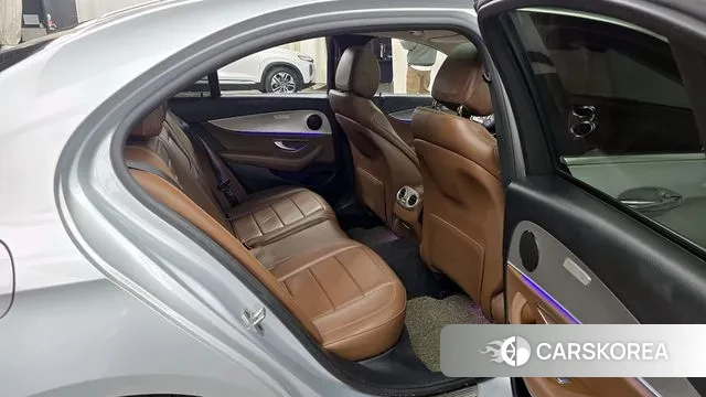 Mercedes-Benz E-Class W213 2019 Серебряный из Кореи, фото 3