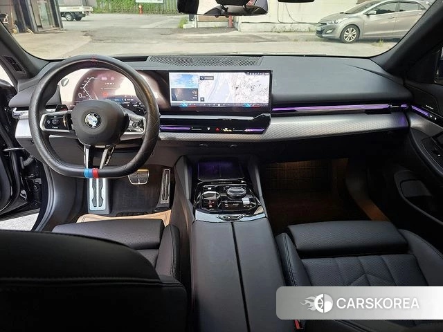BMW 5 Series (G60) 2024 Черный из Кореи, фото 3
