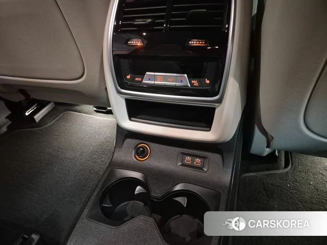 BMW X7 (G07) 2026 Белый из Кореи, фото 3