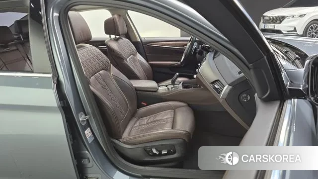 BMW 5 Series (G30) 2018 Небесно-голубой из Кореи, фото 3