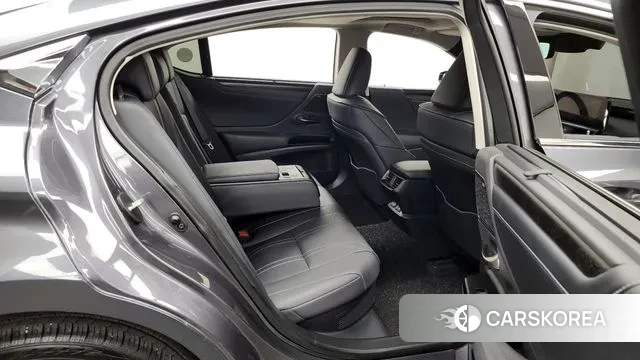 Lexus ES300h 7th generation 2022 Серый из Кореи, фото 3