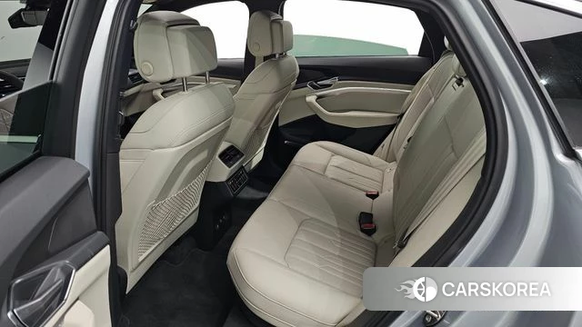 Audi e-Tron 2021 Серебристо-серый из Кореи, фото 3