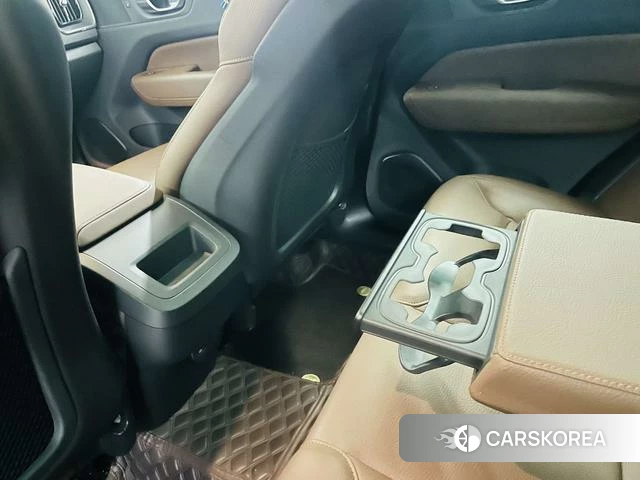 Volvo XC60 2024 Серебристо-серый из Китая, фото 3