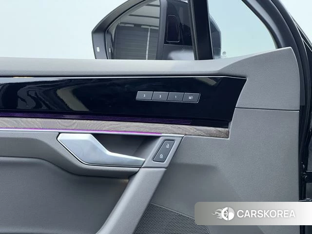 Volkswagen Touareg 2023 Черный из Китая, фото 3