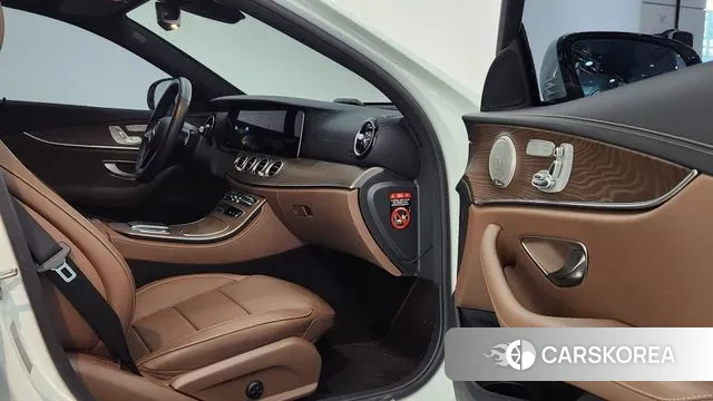 Mercedes-Benz E-Class W213 2022 Белый из Кореи, фото 3