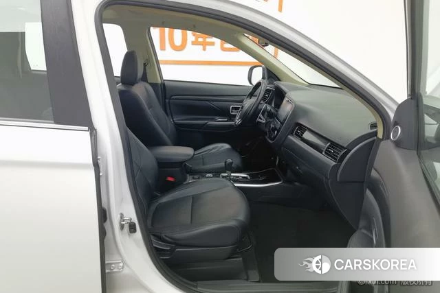 Mitsubishi  Outlander 2018 Белый из Китая, фото 3