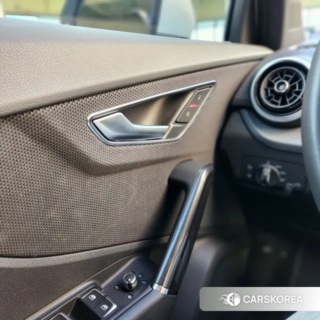 Audi Q2 2023 Белый из Кореи, фото 3