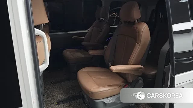 Hyundai Staria 2023 Белый из Кореи, фото 3