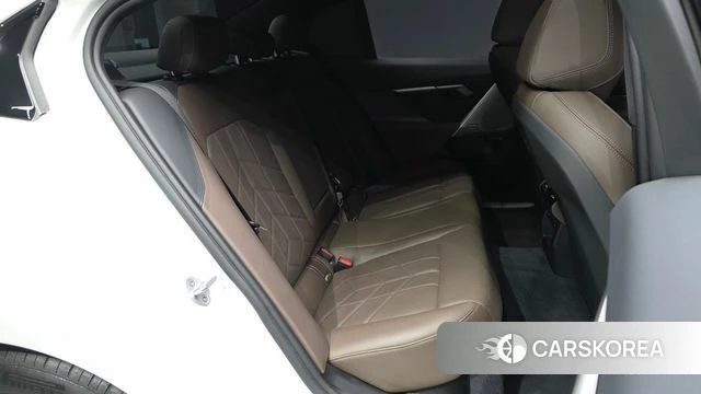 BMW 5 Series (G60) 2025 Белый из Кореи, фото 3