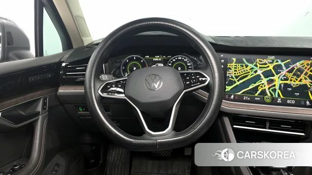 Volkswagen Touareg 3rd generation 2023 Серый из Кореи, фото 3