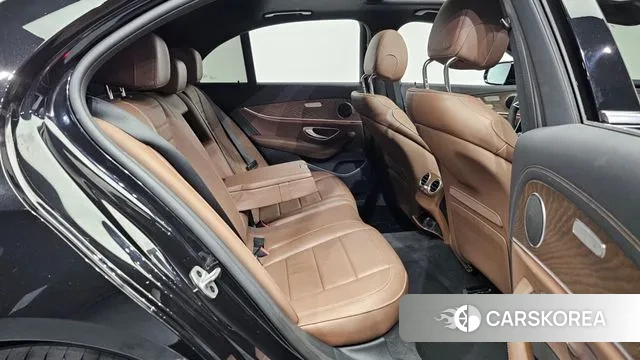 Mercedes-Benz E-Class W213 2023 Черный из Кореи, фото 3