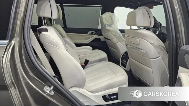 BMW X7 (G07) 2023 Песочный из Кореи, фото 3