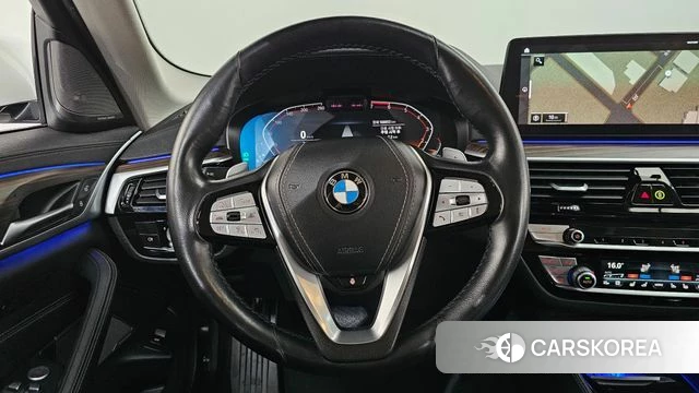 BMW 5 Series (G30) 2022 Белый из Кореи, фото 3