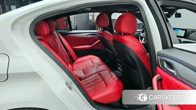 BMW 5 Series (G30) 2018 Белый из Кореи, фото 3