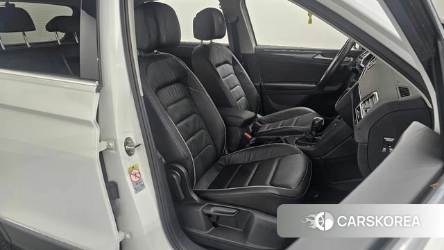 Volkswagen Tiguan second Generation 2020 Белый из Кореи, фото 3
