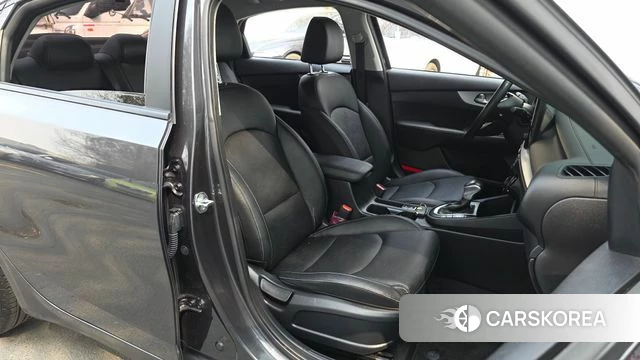 Kia The New K3 2nd generation 2022 Серый из Кореи, фото 3