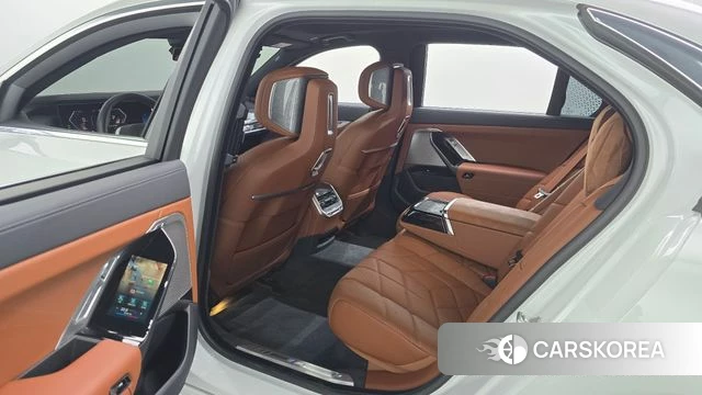 BMW 7 Series (G70) 2024 Белый из Кореи, фото 3