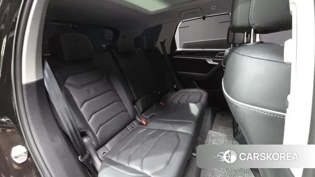 Volkswagen Touareg 3rd generation 2024 Коричневый из Кореи, фото 3