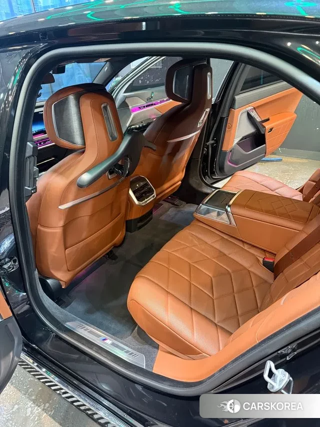 BMW 7 Series (G70) 2024 Черный из Кореи, фото 3