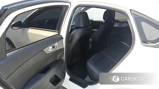 Kia The New K3 2nd generation 2022 Белый из Кореи, фото 3