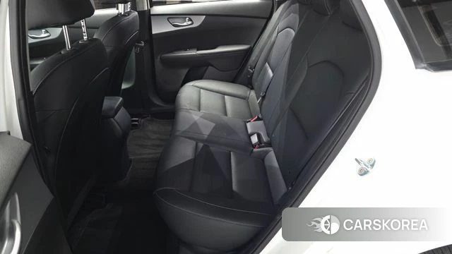 Kia The New K3 2nd generation 2022 Белый из Кореи, фото 3
