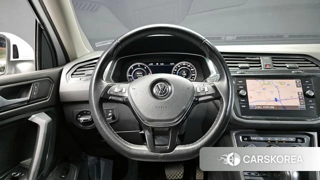 Volkswagen Tiguan Allspace 2018 Серебристо-серый из Кореи, фото 3