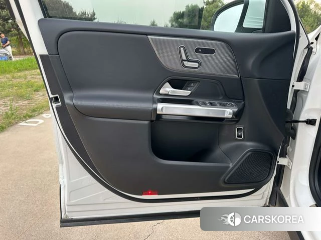 Mercedes-Benz GLB 2023 Белый из Китая, фото 3