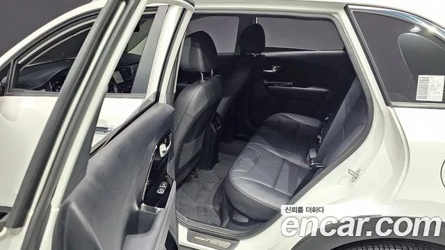 Kia Niro 2018 Белый из Кореи, фото 3