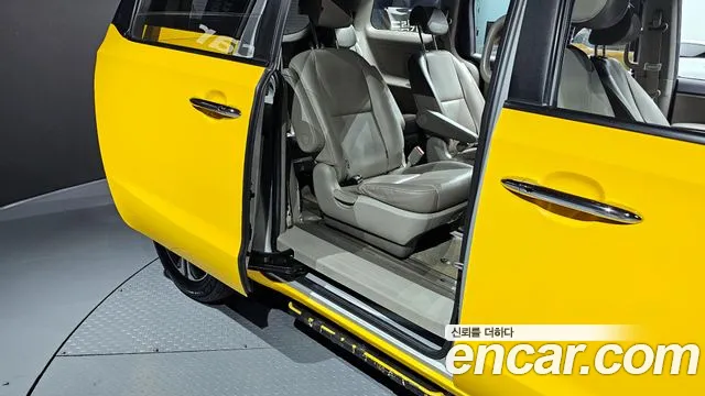Kia The New Carnival 2019 Желтый из Кореи, фото 3